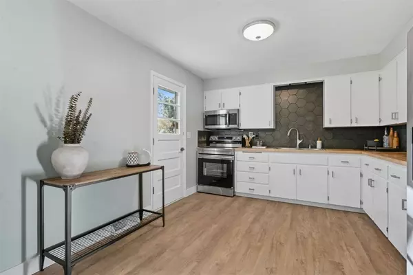 1733 Hillside DR NW, Cedar Rapids, IA 52405