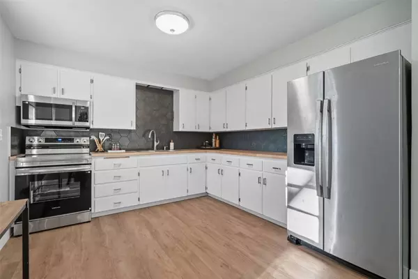 1733 Hillside DR NW, Cedar Rapids, IA 52405