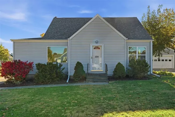 2019 G AVE NE, Cedar Rapids, IA 52402