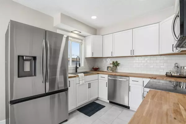 932 22nd AVE SW, Cedar Rapids, IA 52404