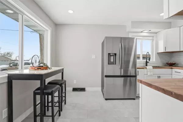 932 22nd AVE SW, Cedar Rapids, IA 52404