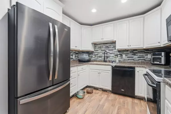 6807 Kingswood LN NE, Cedar Rapids, IA 52402