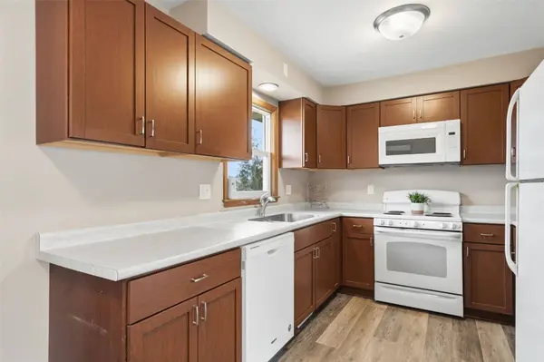 2710 Hickory DR SW, Cedar Rapids, IA 52404