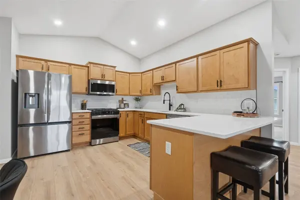 808 Crescent View DR, Cedar Rapids, IA 52402