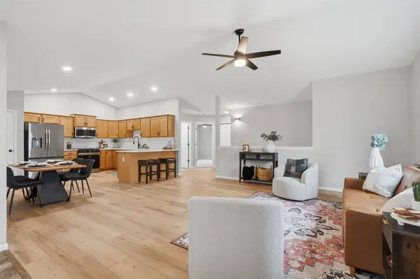 808 Crescent View DR, Cedar Rapids, IA 52402