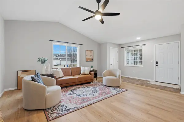 808 Crescent View DR, Cedar Rapids, IA 52402