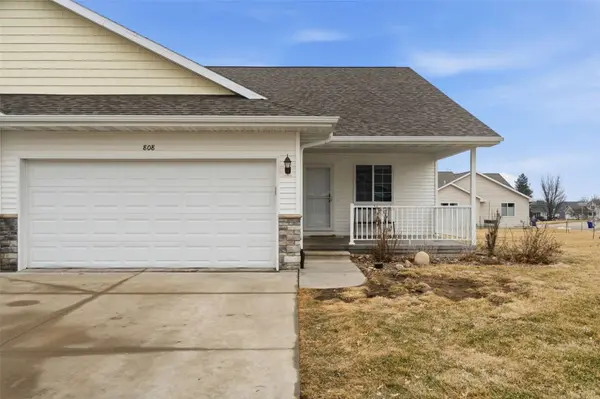 808 Crescent View DR, Cedar Rapids, IA 52402