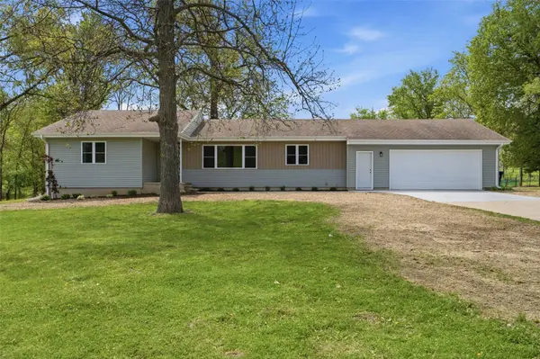 1033 Rolling Glen DR, Marion, IA 52302