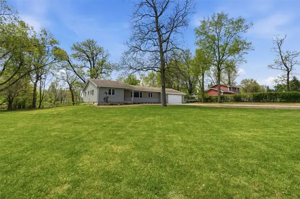 1033 Rolling Glen DR, Marion, IA 52302