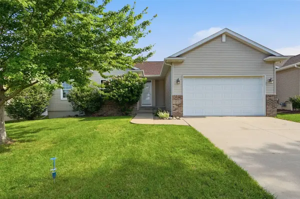 1623 Wolf DR NW, Cedar Rapids, IA 52405