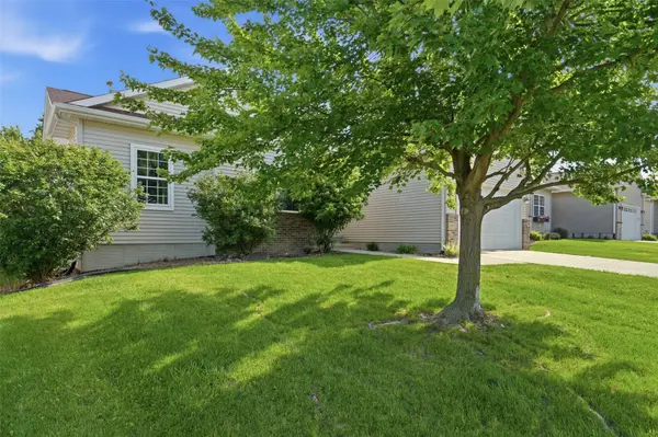 1623 Wolf DR NW, Cedar Rapids, IA 52405