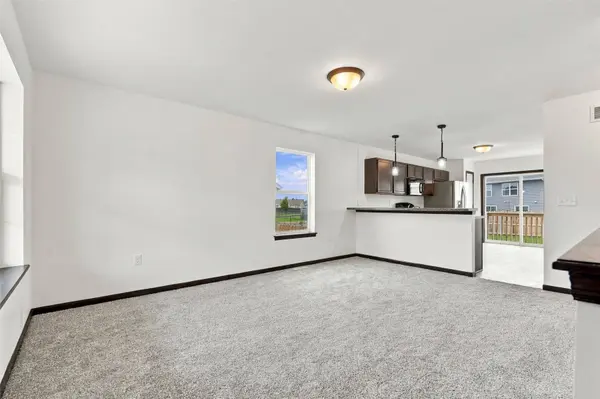 9515 Grand Oaks DR NE, Cedar Rapids, IA 52402