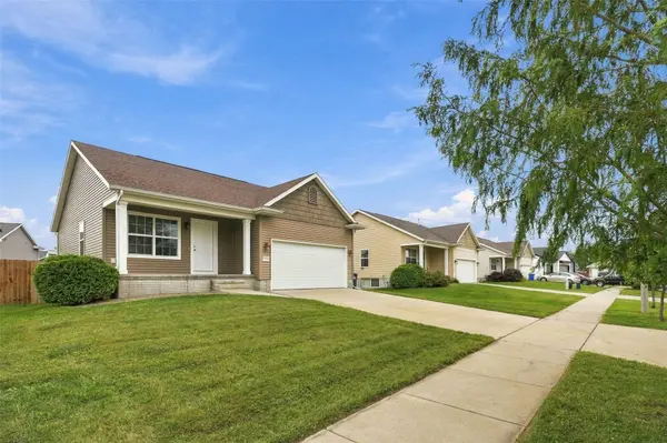 9515 Grand Oaks DR NE, Cedar Rapids, IA 52402