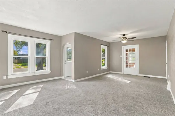 1070 H AVE NW, Cedar Rapids, IA 52405