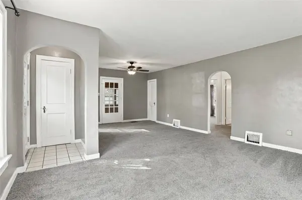 1070 H AVE NW, Cedar Rapids, IA 52405