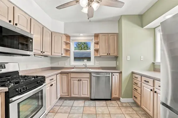 1070 H AVE NW, Cedar Rapids, IA 52405