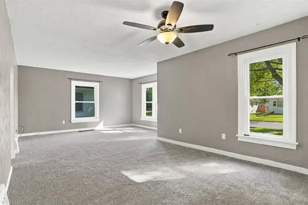 1070 H AVE NW, Cedar Rapids, IA 52405