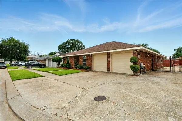 1900 WOODS DR, Metairie, LA 70001