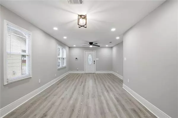 402 WALLACE DR, New Orleans, LA 70122