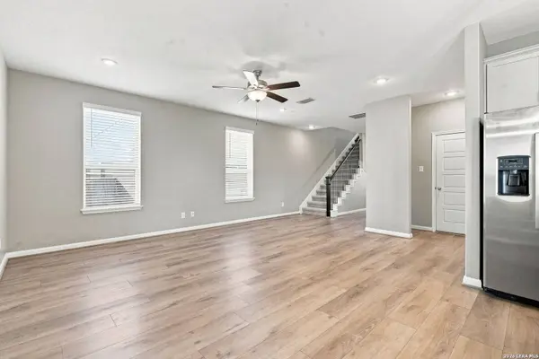 4902 Village, Marion, TX 78124
