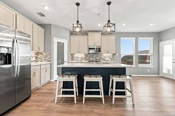 4902 Village, Marion, TX 78124