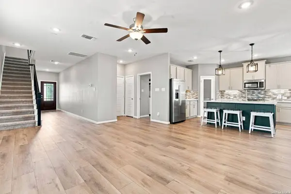 4902 Village, Marion, TX 78124