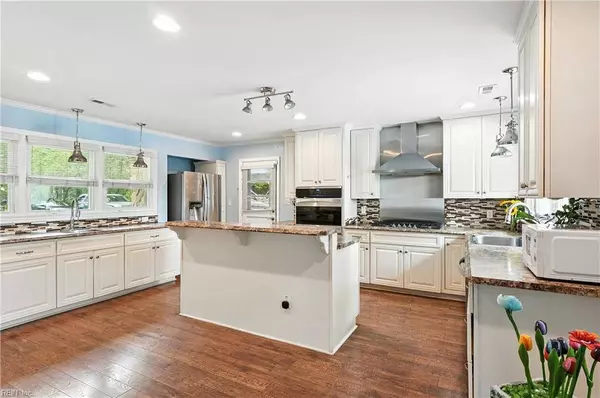 2149 Arbutus CIR, Chesapeake, VA 23323