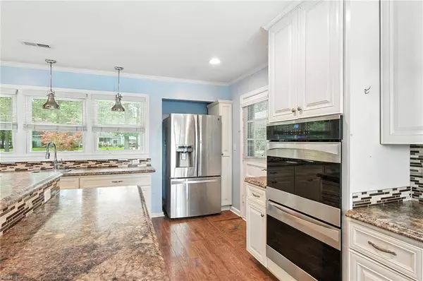 2149 Arbutus CIR, Chesapeake, VA 23323