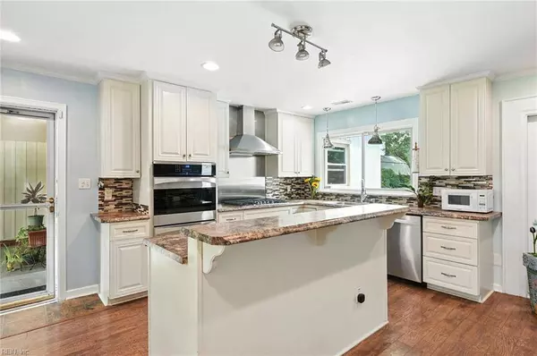 2149 Arbutus CIR, Chesapeake, VA 23323