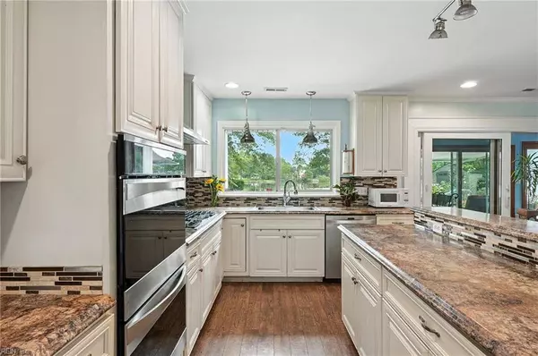 2149 Arbutus CIR, Chesapeake, VA 23323