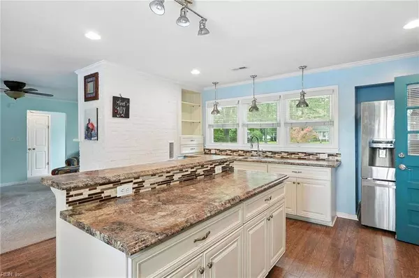 2149 Arbutus CIR, Chesapeake, VA 23323