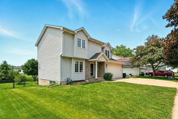 1255 Pacific ST, Ely, IA 52227