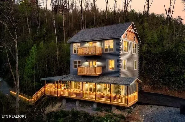 914 Crooked Ridge Rd, Gatlinburg, TN 37738