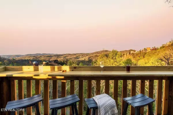 914 Crooked Ridge Rd, Gatlinburg, TN 37738