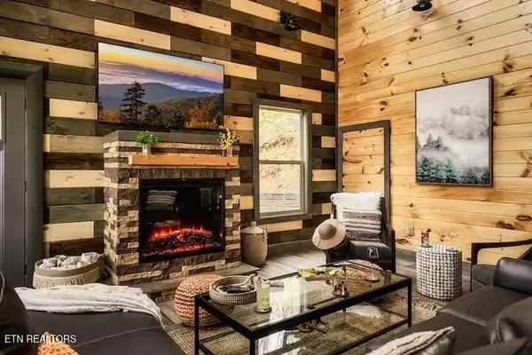 914 Crooked Ridge Rd, Gatlinburg, TN 37738