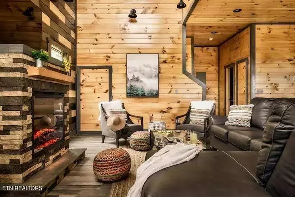 914 Crooked Ridge Rd, Gatlinburg, TN 37738