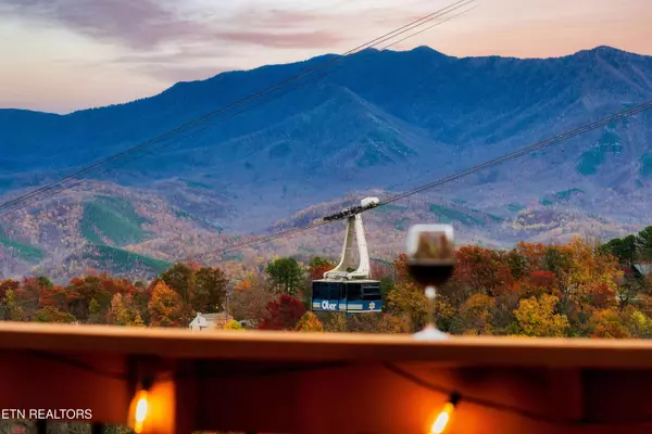 1409 Arbon DR, Gatlinburg, TN 37738