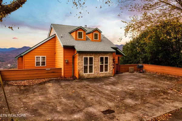 1409 Arbon DR, Gatlinburg, TN 37738