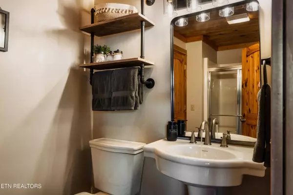 1409 Arbon DR, Gatlinburg, TN 37738