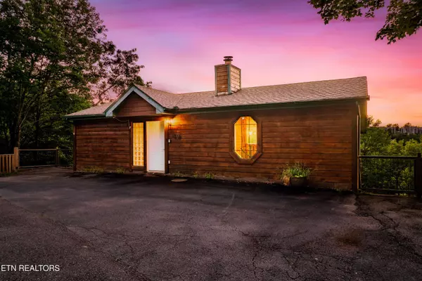 2226 St Moritz CT, Gatlinburg, TN 37738