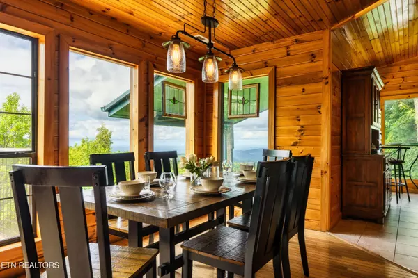 2226 St Moritz CT, Gatlinburg, TN 37738