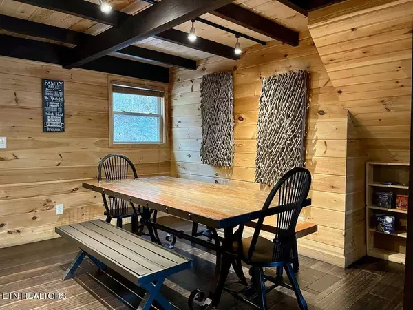 823 Foothills DR, Gatlinburg, TN 37738