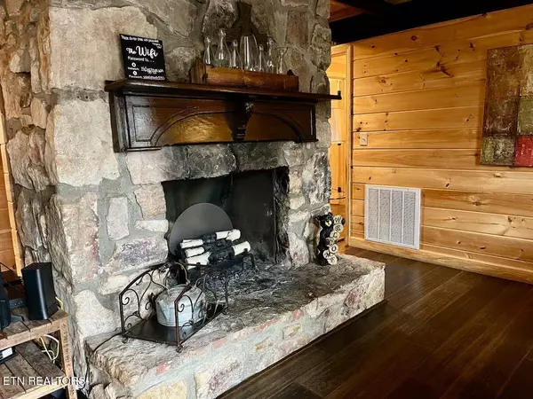 823 Foothills DR, Gatlinburg, TN 37738