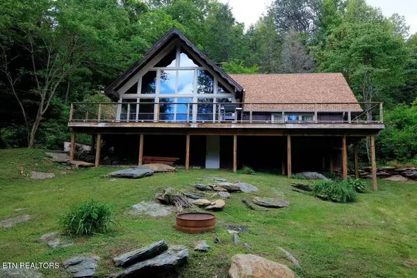 823 Foothills DR, Gatlinburg, TN 37738