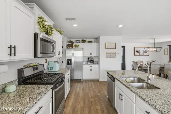 889 Old Towne Loop DR, Seymour, TN 37865