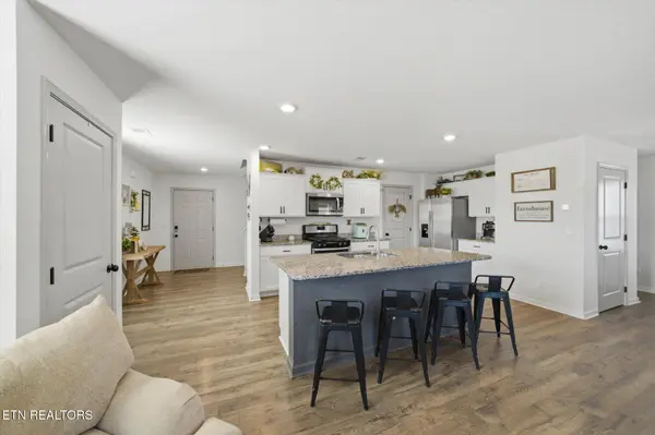 889 Old Towne Loop DR, Seymour, TN 37865