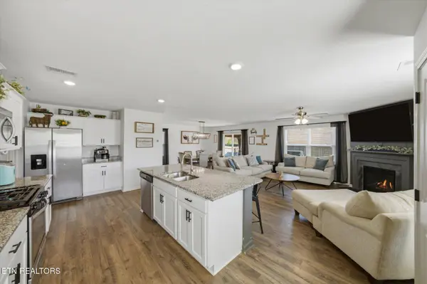 889 Old Towne Loop DR, Seymour, TN 37865