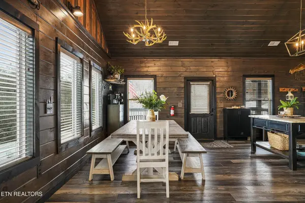 330 Oak Lake DR, Sevierville, TN 37876