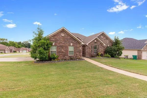 2104 Magna Carta Lane, Bryant, AR 72022