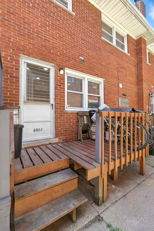 Niles, IL 60714-1606,8803 N Grand St